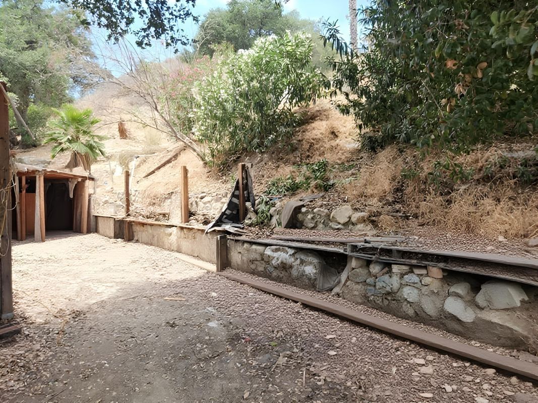 Building Photo - 12965 Little Tujunga Canyon Rd