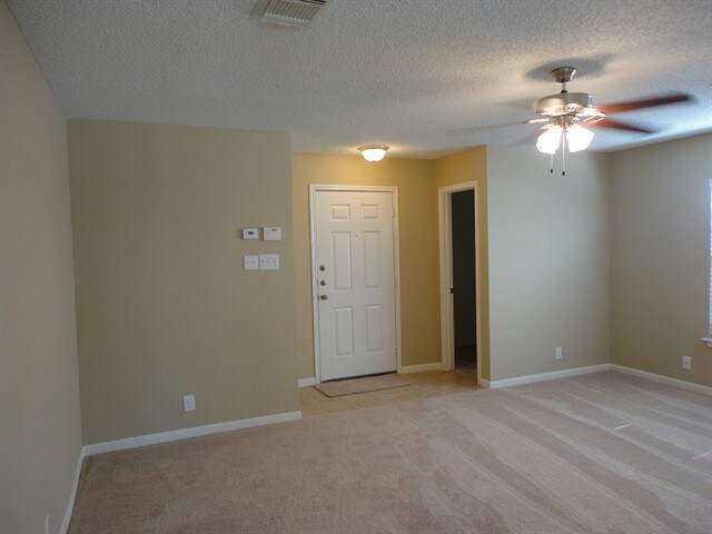 Building Photo - 15 Badgers Hills
