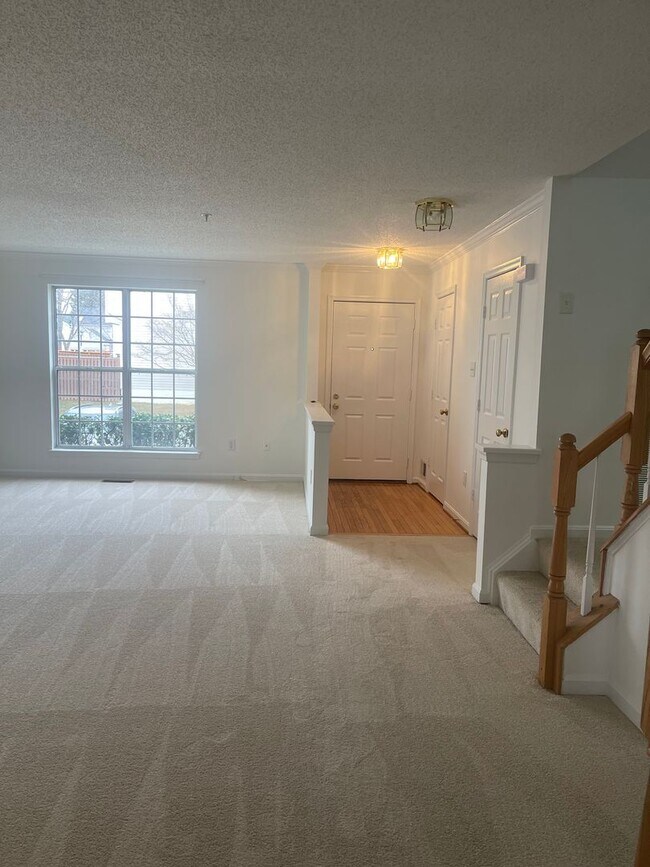 Building Photo - Brick front townhouse with all fresh inter...