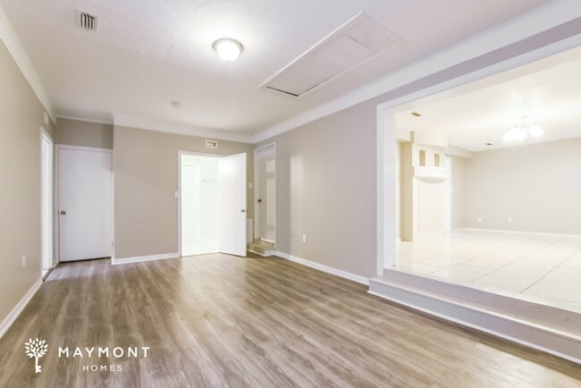 Foto del edificio - 5536 Kingswood Dr