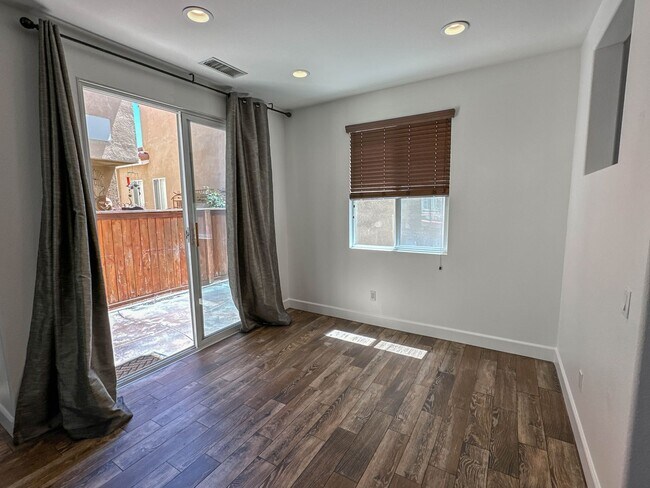 Foto del edificio - 24623 Montevista Cir