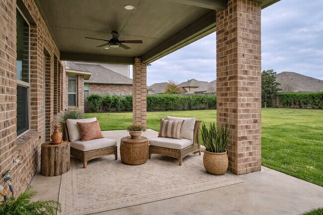 Building Photo - 20102 Three Chutes Ln