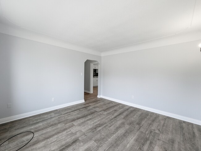 Building Photo - 309 Strathearne Ave