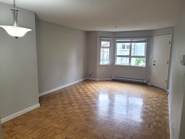 Photo du bâtiment - 921 Thurlow St