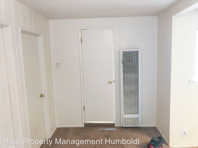 Building Photo - 2 br, 1 bath Apartment - 360 1/2 Pleasant Ave