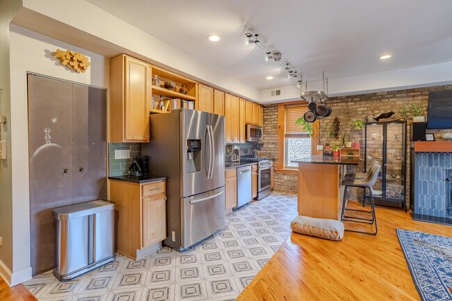 Building Photo - 3604 N Albany Ave