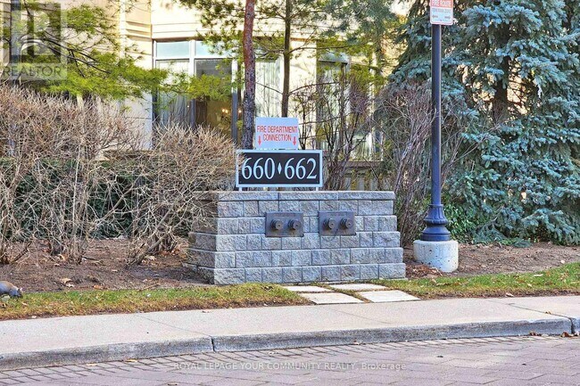 Building Photo - 662 Sheppard Ave E