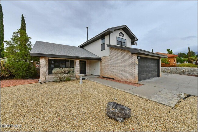 Building Photo - 705 Villa Flores Dr