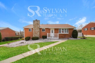 Building Photo - 120 Trinity Dr