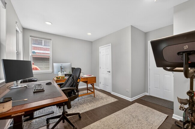 Foto del edificio - 1409 N Burling St