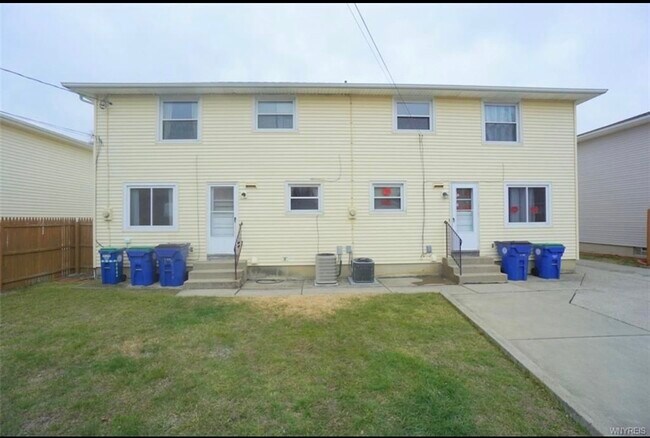 Building Photo - 225 Sunshine Dr