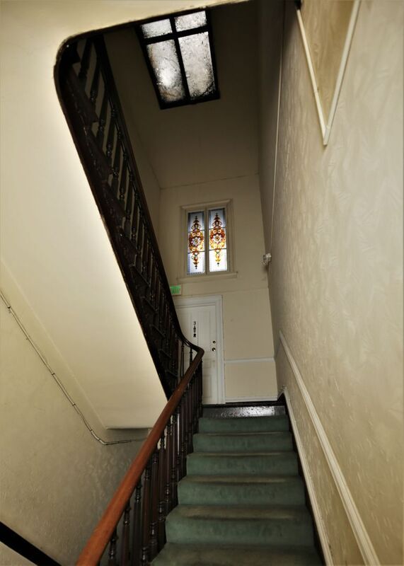 Building Photo - 808 Cathedral St