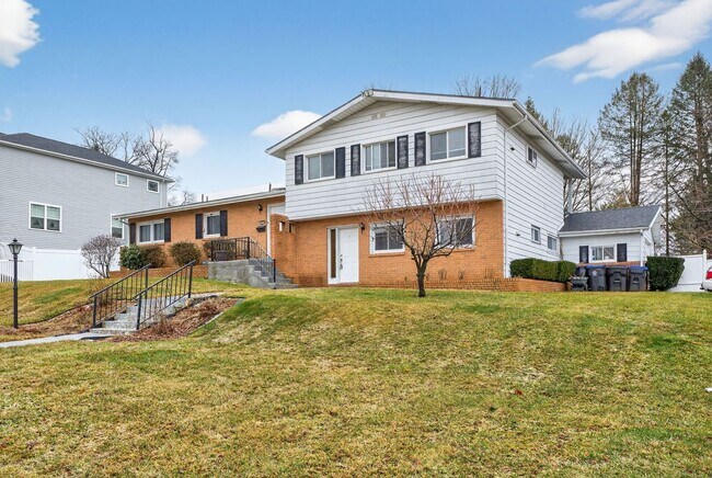 Building Photo - 602 E Lexington St