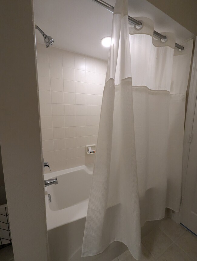 Foto del edificio - 760 Centervale Dr