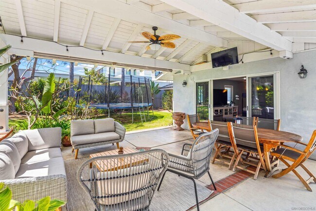 Foto del edificio - 541 Country Club Ln