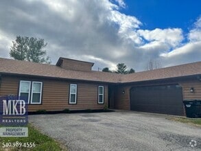 Building Photo - 3711 Glade Hill Cir NE