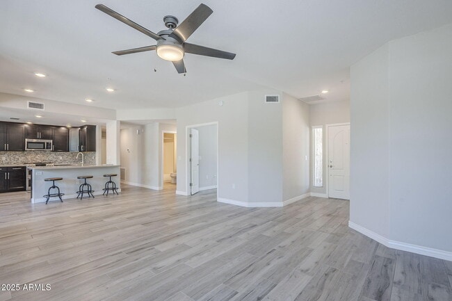 Building Photo - 2425 W BRONCO BUTTE Trl