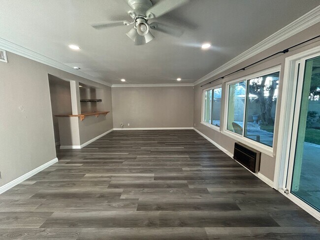 Building Photo - Spacious 4bed/3bath House for rent