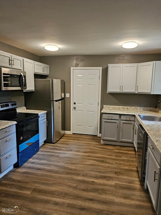 Foto del edificio - 3134 Waters Rd SW