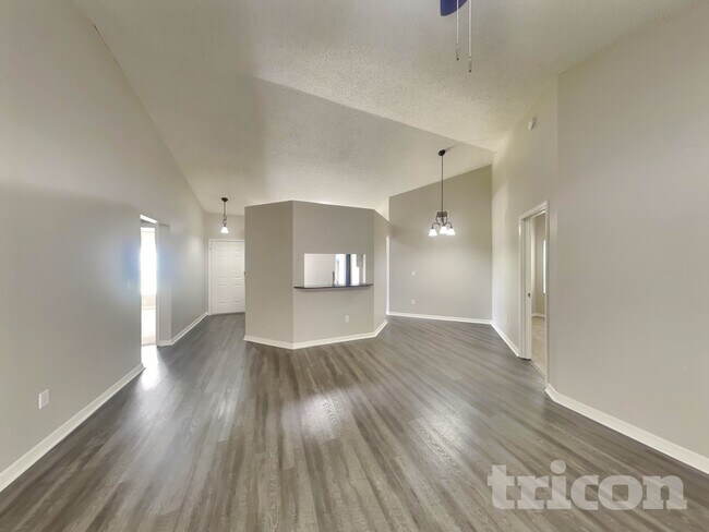Foto del edificio - 1718 Brandon Trace Ave