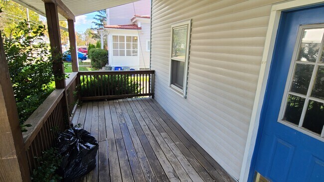 Building Photo - 35 Grove St