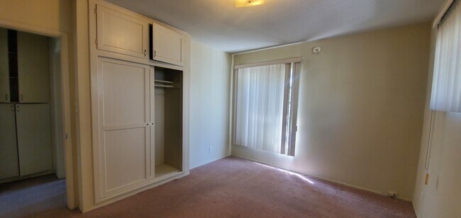 Foto del edificio - 893 W Huntington Dr