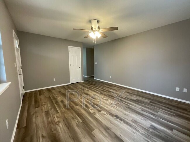 Foto del edificio - 211 S Hall St