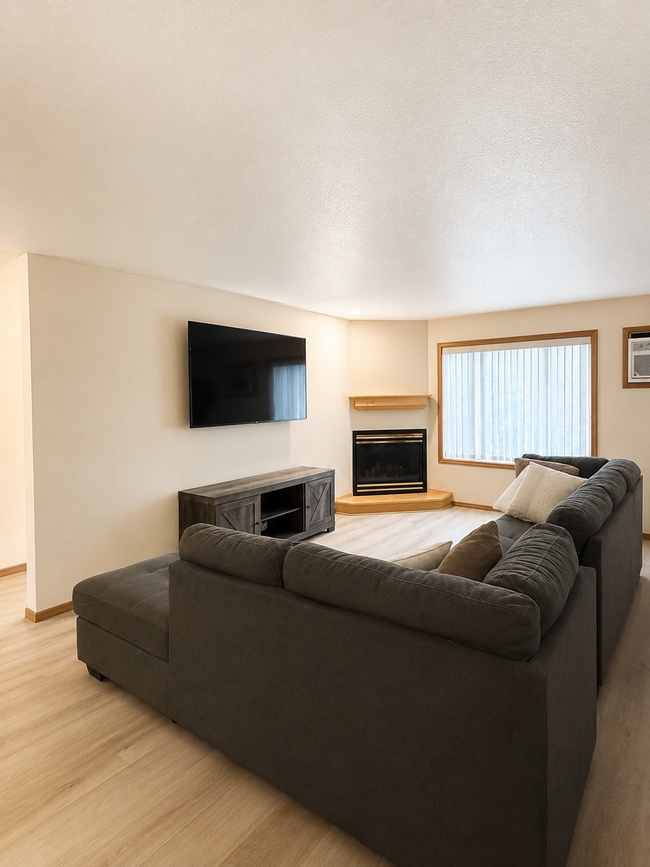 Building Photo - 1517 Wicks Ln