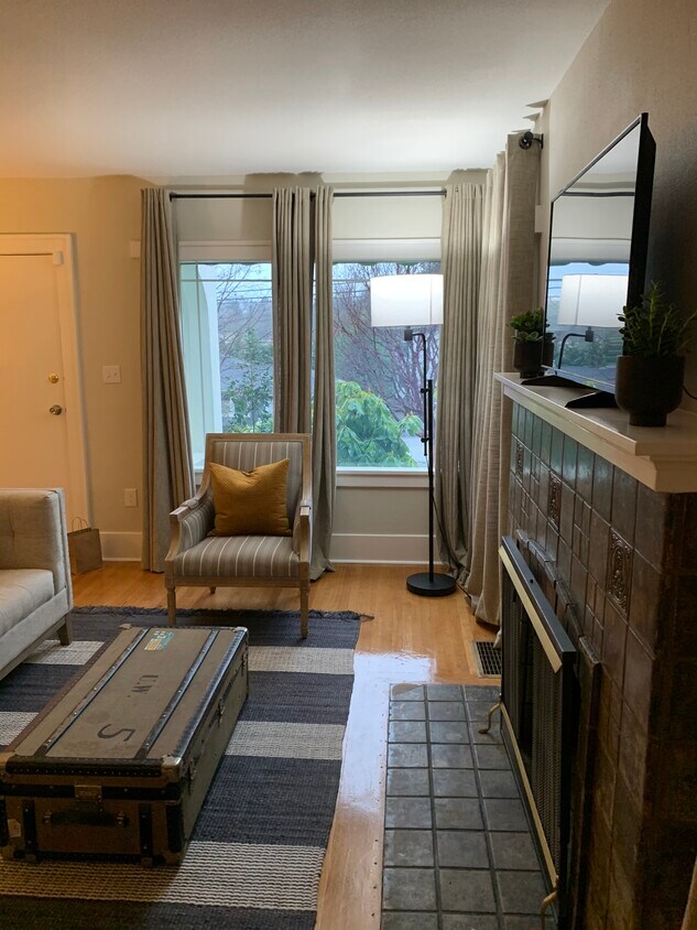 Primary Photo - 2526 30th Ave S