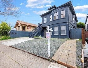 Building Photo - 1015 47th St