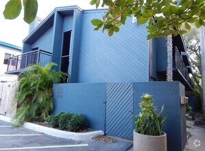 Building Photo - 3115 SW 27th Ave