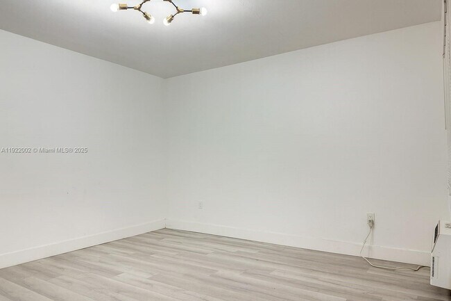 Foto del edificio - 10190 E Bay Harbor Dr