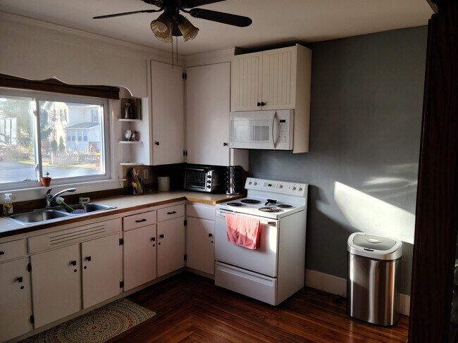 Foto del edificio - 405 E Grand River Ave