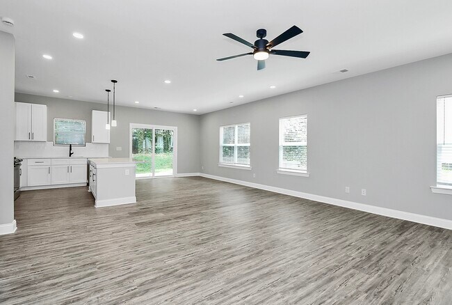 Building Photo - 915 Yellowstone Dr
