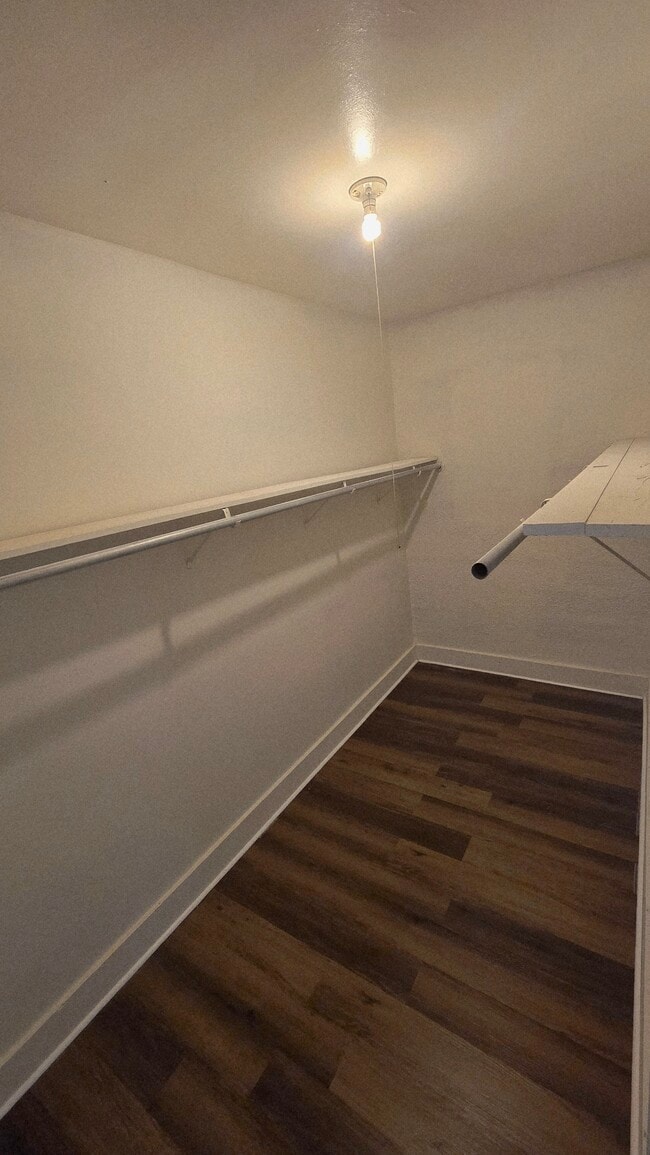 Building Photo - 614 1st St S