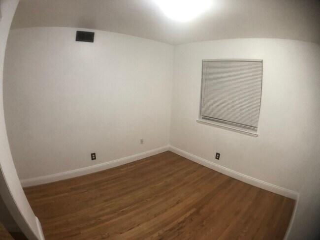 Foto del edificio - 906 Sycamore Ln