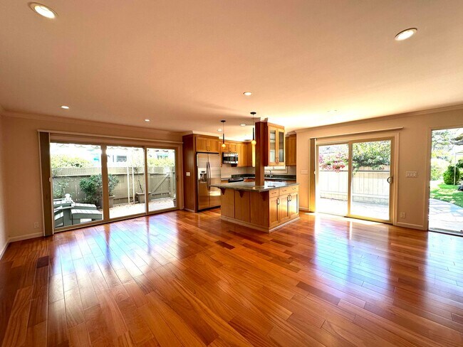 Foto del edificio - Encina Royal 2 bdrm Cottage!