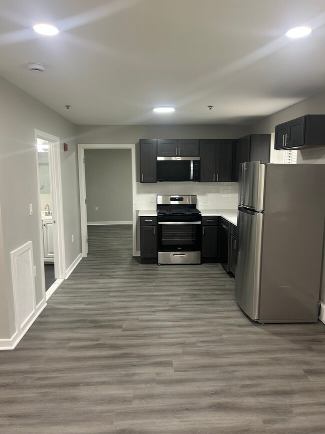 Building Photo - Austin Manor Apartments