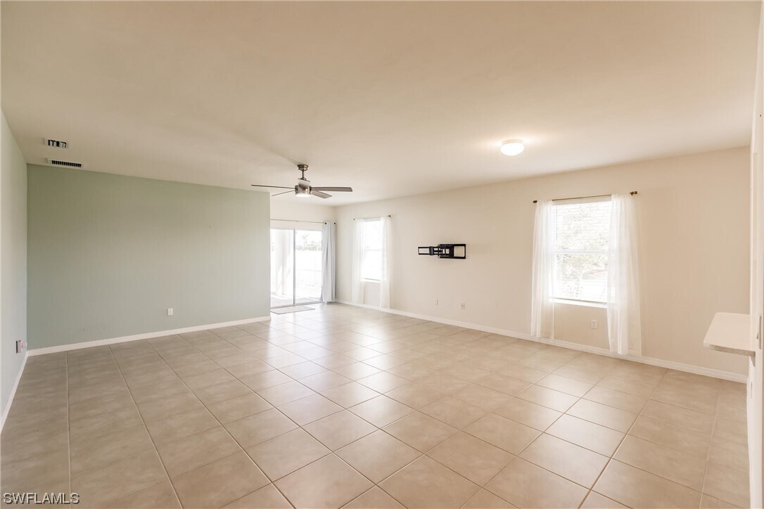 Foto del edificio - 2400 NW 26th Pl