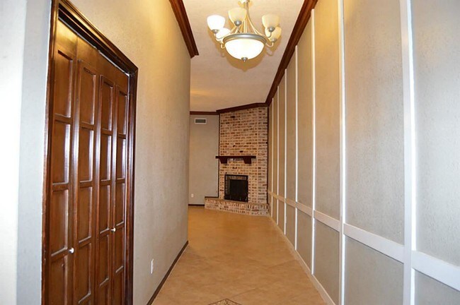 Building Photo - 4015 Breakwood Dr