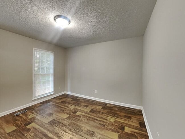 Foto del edificio - 1324 Interlaken Pass