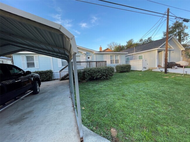 Foto del edificio - 16658 Meadowcroft St