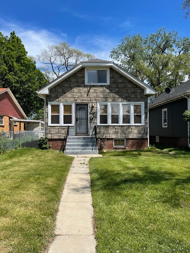 Primary Photo - 2055 Grove Ave