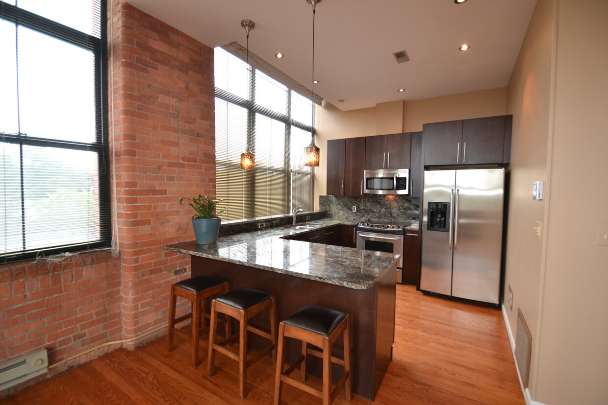 Primary Photo - 528 Plum St