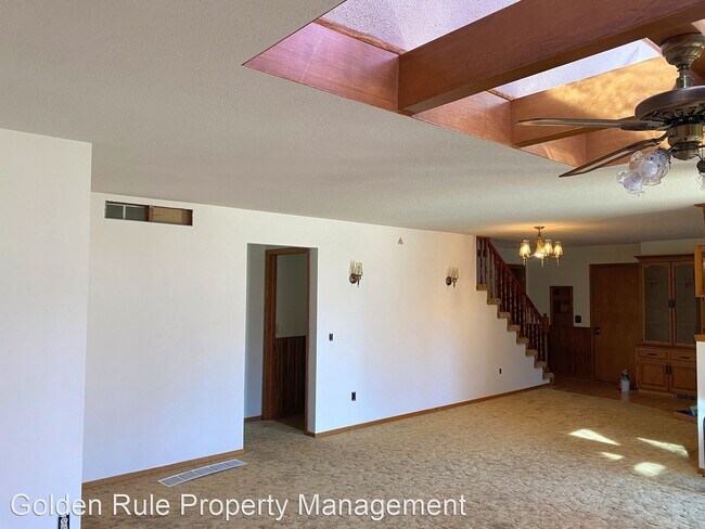 Foto del edificio - 3 br, 2.5 bath House - 330 W 2nd Ave