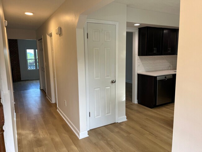 Foto del edificio - 122 Greenbrier Dr