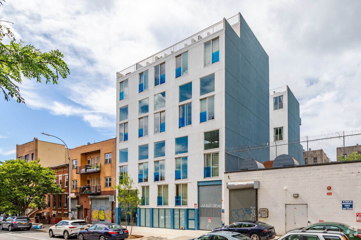 Foto principal - 542 Saint Marks Ave