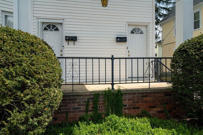 Building Photo - 65 Boutwell St