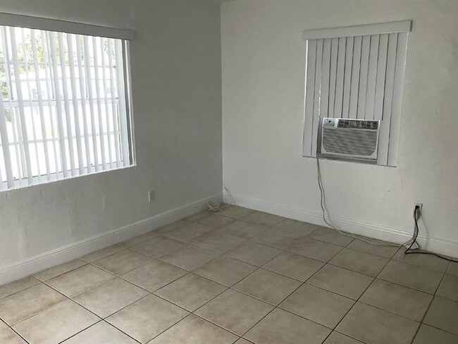 Foto del edificio - 1239 NE 110th St
