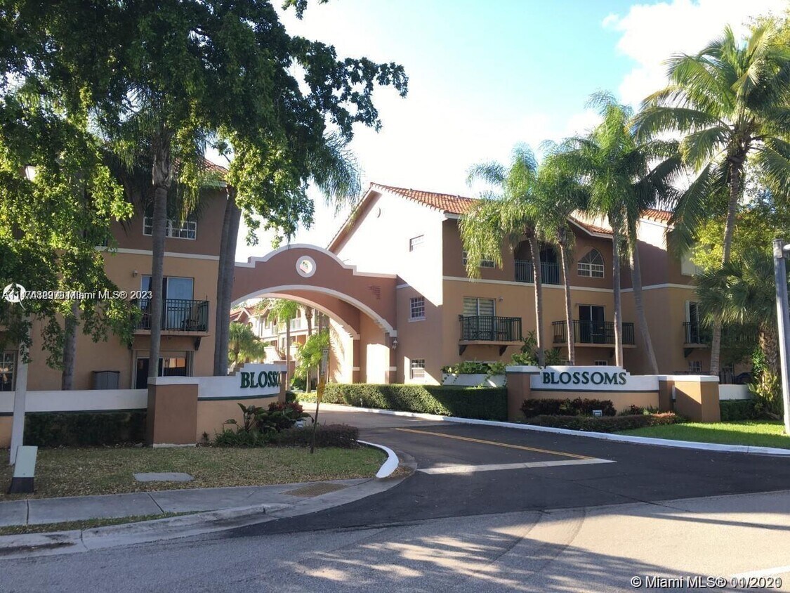 10018 Hammocks Blvd Unit 2065, Miami, FL 33196 Condo for Rent in